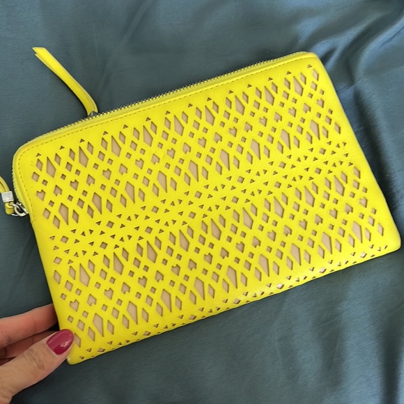 Stella & Dot clutch ~ Spring Time must have ~ Great condition - Picture 6 of 6